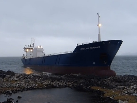 Сухогруз сел на мель возле Шотландии из-за пьяного российского офицера – СМИ