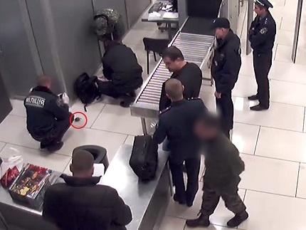 Полиция изъяла гранату у военного в аэропорту Киев
