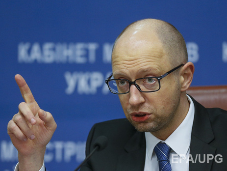 Кабмин временно запрещает движение грузового транспорта в аннексированный Крым