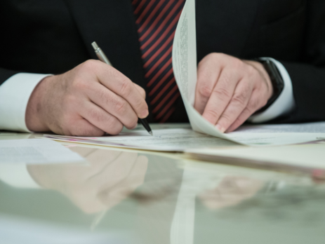 Порошенко подписал закон об одноразовой денежной помощи раненым в АТО волонтерам и добровольцам