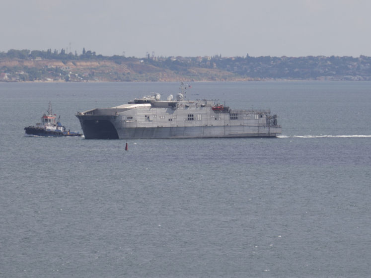 В порт Одессы зашел транспортно-десантный корабль США