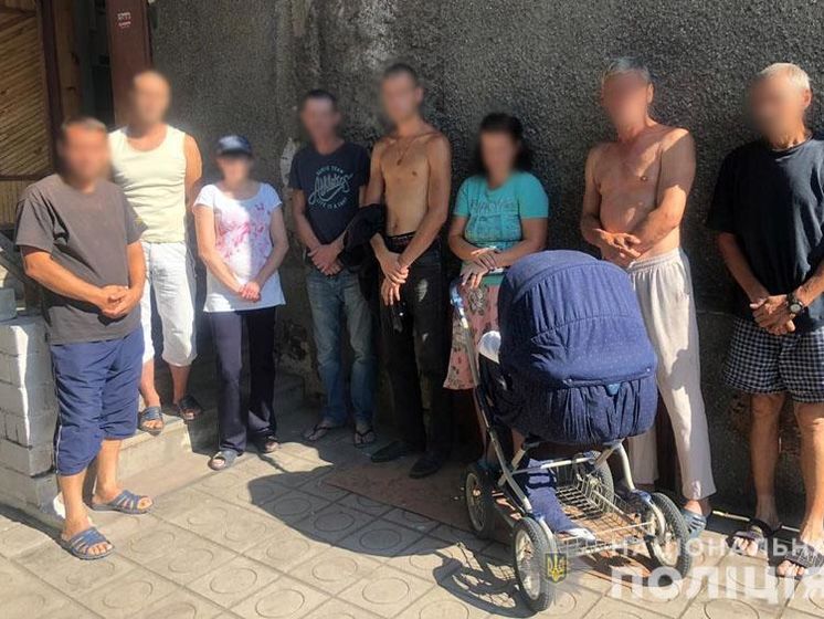 ﻿Громадянин РФ організував в Україні злочинну групу, яка тримала в рабстві понад 100 осіб – поліція
