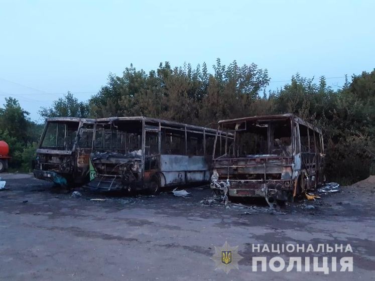 ﻿У Київській області кандидат у нардепи використовував для піару речовий доказ у вигляді згорілих автобусів – поліція