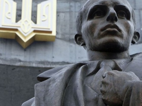 Во Львове похитили скульптуру Степана Бандеры 