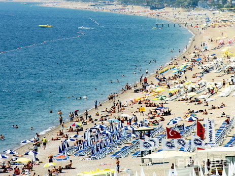 В Турции находятся около 10 тыс. туристов из России