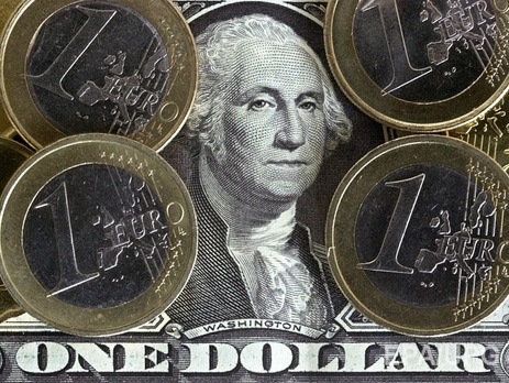 Нацбанк укрепил гривну к доллару до 23,94 грн/$