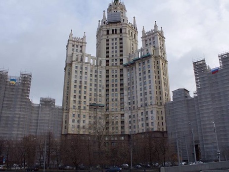 Активистов, вывесивших флаг Украины на высотке в Москве, арестовали на 10 суток