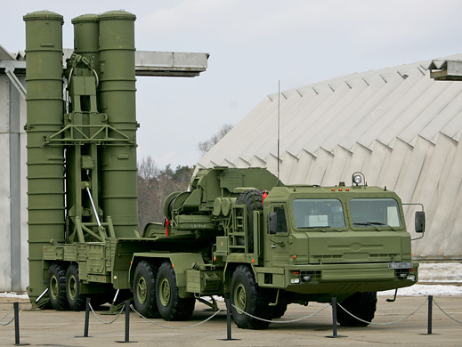 Россия перебросит зенитно-ракетные системы С-300 и С-400 на авиабазу Хмеймим в Сирии