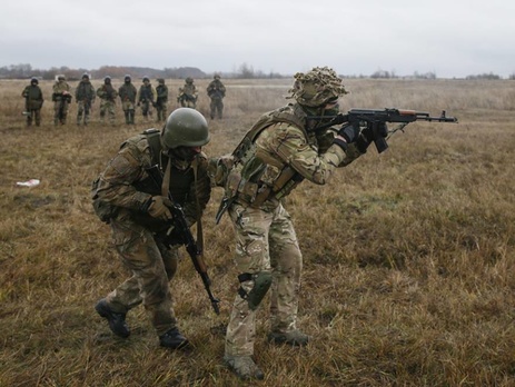 Инструкторы из США готовят украинских бойцов сил спецопераций. Видео