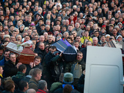 На Майдане прощались с погибшими в столкновениях. Фоторепортаж