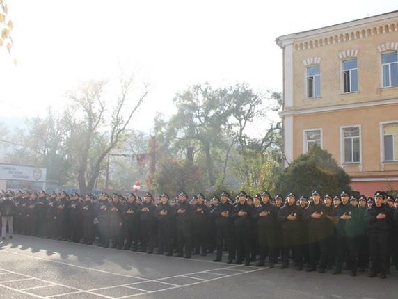 В Одессе четверых патрульных полицейских уволили за антиукраинские посты в соцсетях