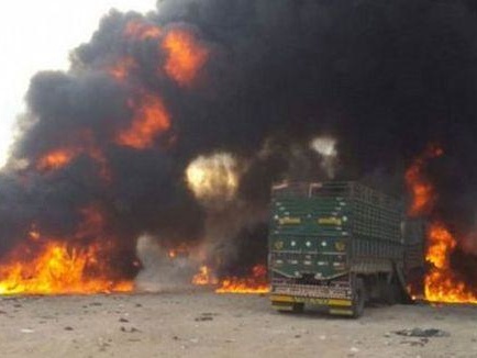 В районе сирийско-турецкой границы ударом с воздуха уничтожена колонна с гуманитарной помощью – СМИ