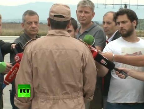 Сбитый российский летчик во время интервью читал ответы с листа. Видео