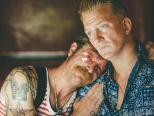 Группа The Eagles of Death Metal: Террорист посмотрел в глаза нашему звукорежиссеру и сразу же выстрелил в него