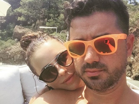 Муж Ани Лорак коллекционирует значки с Чебурашкой и Крокодилом Геной