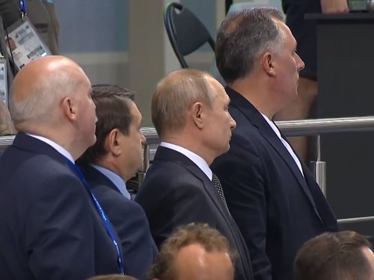 ﻿Путін на Європейських іграх піднявся під час виконання українського гімну. Відео