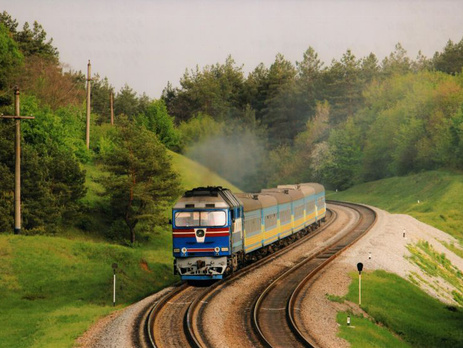 В Полтавской области на железнодорожные пути подбросили коробку с надписью 