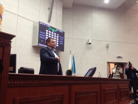 Филатов принял присягу мэра Днепропетровска под крики депутатов 