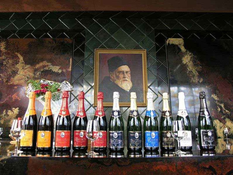 Продукцию с брендом крымского "Нового Света" будет выпускать Харьковский завод шампанских вин