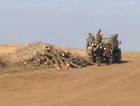 Волонтеры: В зоне АТО не хватает лесоматериалов для блиндажей