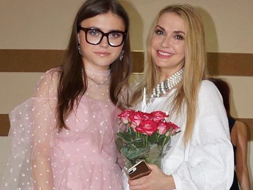 ﻿Сумська показала дочку-випускницю