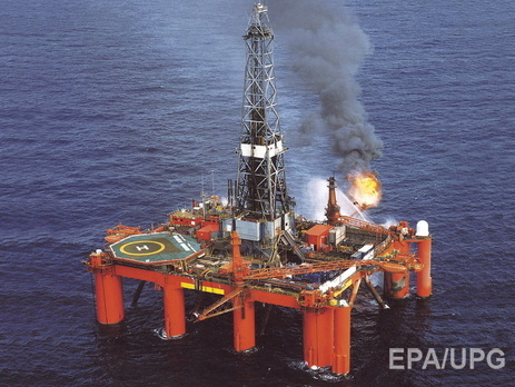 Цена на нефть удерживается ниже $45 за баррель