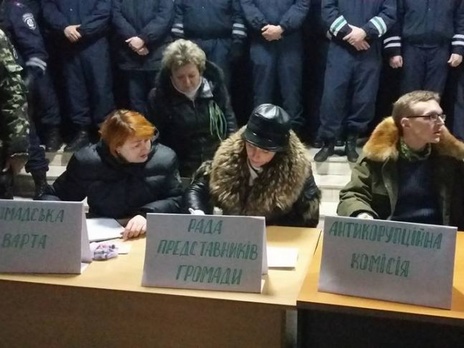 Участники протестов в Кривом Роге собрались круглосуточно дежурить около горсовета