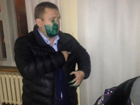 Главу криворожского горизбиркома облили зеленкой