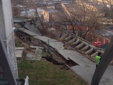 КГГА: В Киеве в результате оползня будут отселены 83 жильца жилого дома