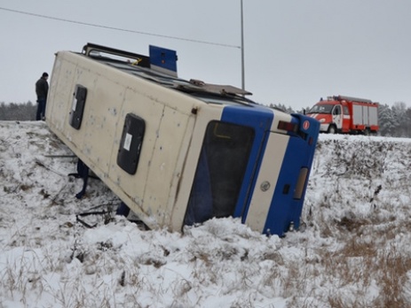 В Сумской области перевернулся рейсовый автобус с пассажирами