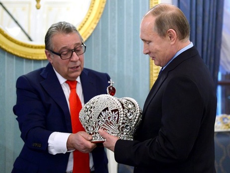 Дайджест 1 декабря: Корона для Путина, Фирташ решил не торопиться, Аксенов готов помыть за собой кресло