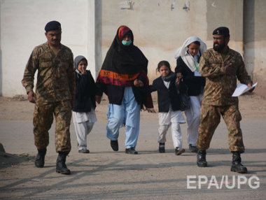 В Пакистане казнены четверо мужчин за причастность к нападению на школу
