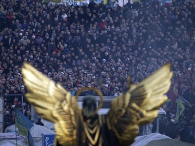 В Украине начался двухдневный траур по погибшим в Киеве