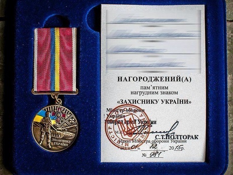 Волонтер Липириди: Замминистра обороны Гусев отменил награждения участников АТО памятным знаком с танком и винтовкой РФ