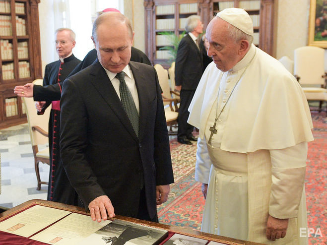 ﻿Путін із запізненням на годину зустрівся з папою римським
