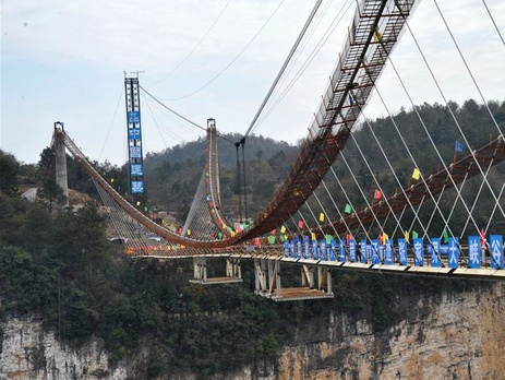 В Китае построен самый длинный в мире стеклянный мост