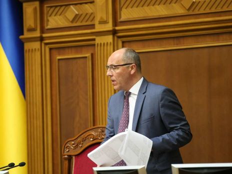﻿Парубій передав Зеленському лист із вимогою підписати закон, що регламентує процедуру імпічменту