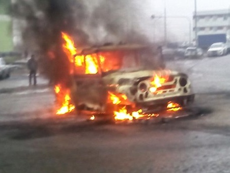 В Санкт-Петербурге расстрелян полицейский автомобиль, один человек погиб и один госпитализирован