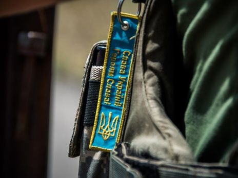 ﻿На Донбасі поранено одного українського військовослужбовця, ще четверо дістали бойові травми – штаб операції Об'єднаних сил