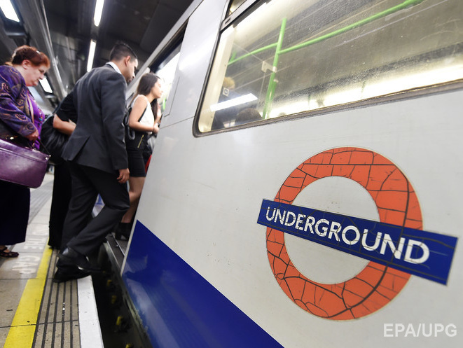 В лондонском метро неизвестный напал с ножом на пассажиров