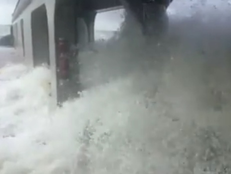 Спасатель на Каспии: Три человека остались на горящей платформе. Если бы вы слышали их плач на канале бедствия!