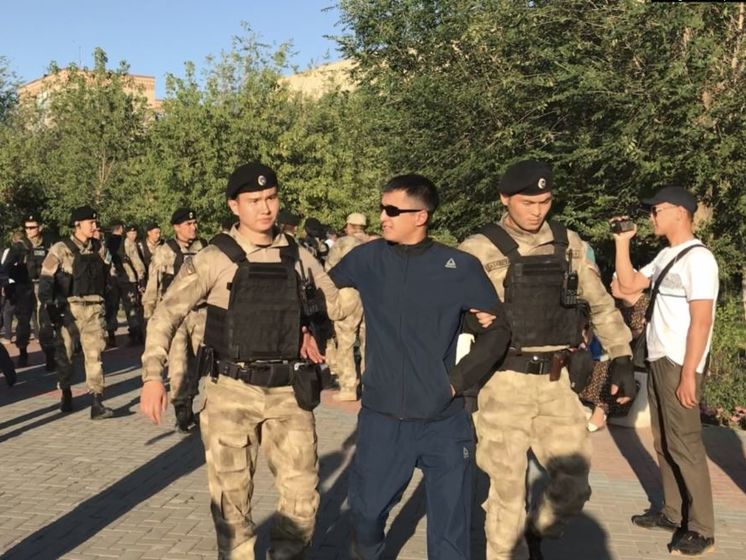 ﻿У Казахстані відбулися масові затримання в місцях, де планували антиурядові мітинги