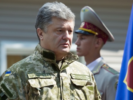 Порошенко: Зарплата военного должна быть не ниже, чем у полицейского