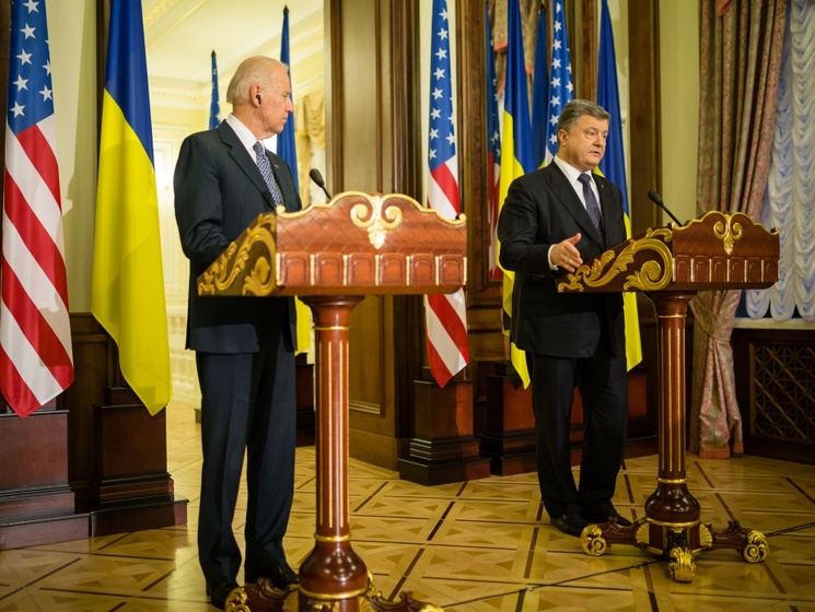 Байден: США ожидают от Украины существенных шагов по искоренению коррупции