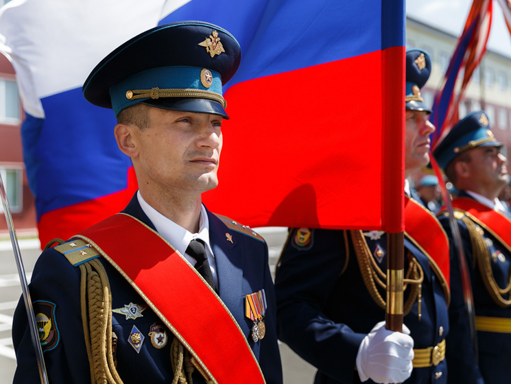 Соцопрос: Главную гордость россиян составляют армия и история