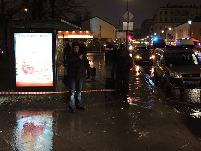 На остановке в центре Москвы взорвалось самодельное взрывное устройство