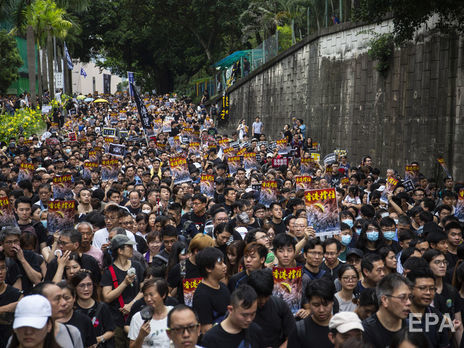 ﻿У Гонконгу приблизно 230 тис. людей вийшло на акцію проти закону про екстрадицію