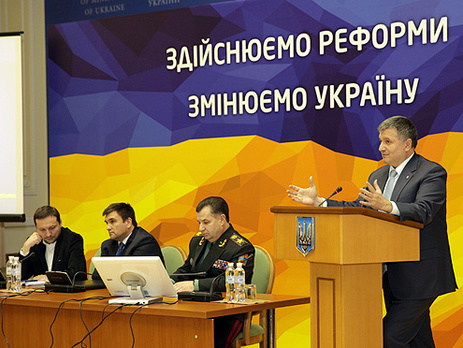 Аваков: Граждане могут пожаловаться на действия полицейских при помощи формы на сайте МВД Украины