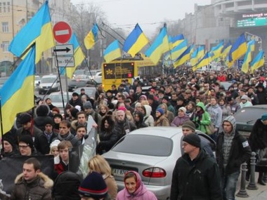 В Киеве шесть тысяч людей вышли на улицу почтить память жертв Голодомора