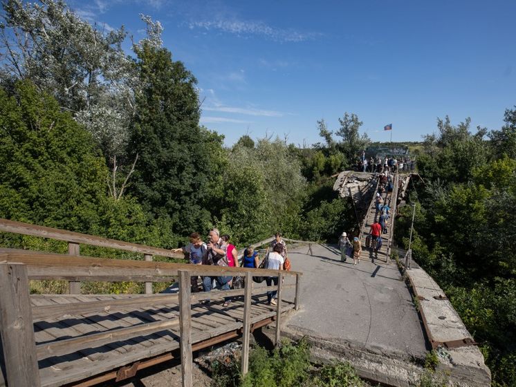 ﻿Зеленський дав бойовикам 10 днів на демонтаж бетонних конструкцій у Станиці Луганській, потім розпочнеться будівництво мосту
